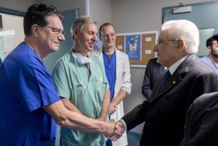 Il Presidente Mattarella a Niguarda, visita a sorpresa ai ragazzi ricoverati dopo l’incendio di Crans-Montana presidente Mattarella Niguarda