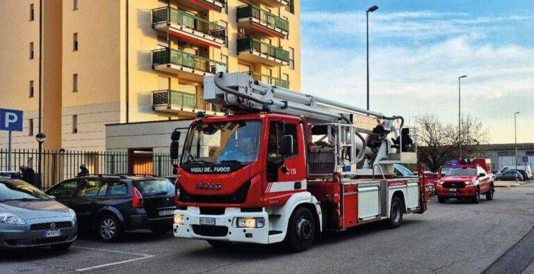 Senago, cinque persone bloccate in ascensore in 48 ore Senago persone bloccate ascensore