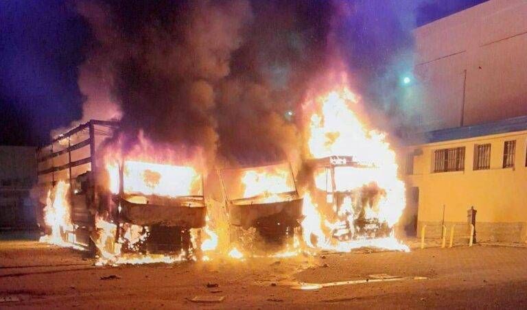 Incendio a Senago, a fuoco 3 camion nella sede di una ditta di autotrasporti – VIDEO incendio Senago