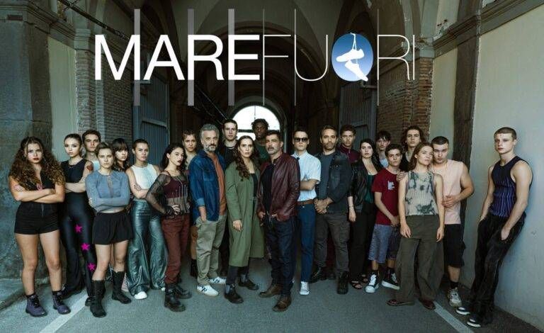 Mare fuori 6, recensione di una serie che ha smarrito la strada 0 MF6 ARTWORK CORRETTO LOGO PH SABRINA CIRILLO DSC06097 HD scaled 1 768x470