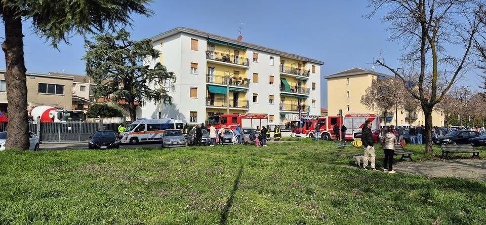 In fiamme monopattino elettrico in un appartamento di Limbiate: soccorso il proprietario 1000332159
