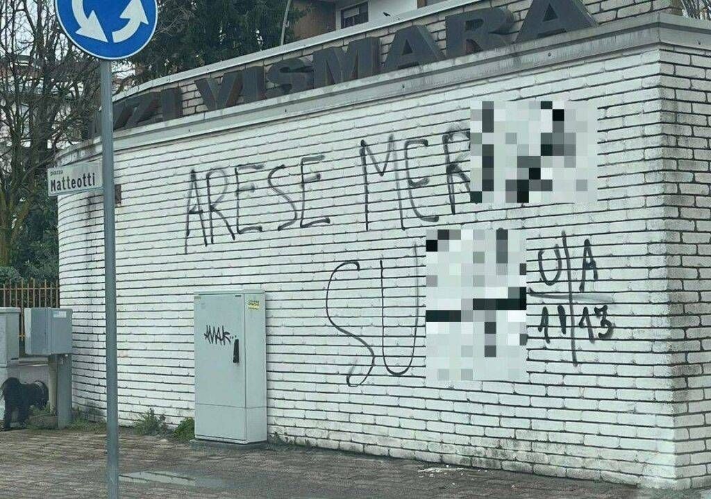 Arese, ignoti deturpano con scritte volgari i muri di edifici pubblici Arese scritte volgari edifici