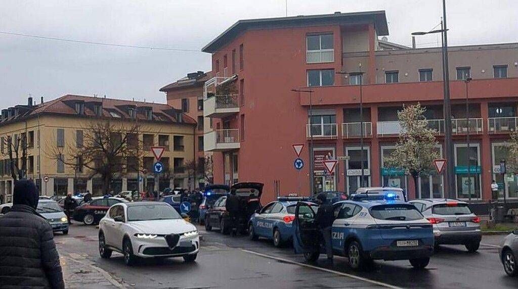 Inseguimento in centro a Bollate, il cileno in fuga preso a Milano con un complice, soldi e gioielli inseguimento bollate