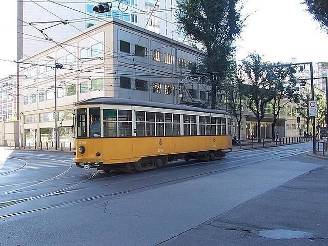 Sciopero nazionale di oggi: scuole e sanità a rischio, trasporti non coinvolti Milano via Fabio Filzi tram ATM 1789