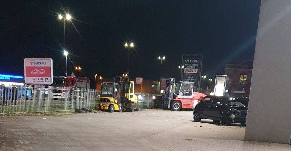 Incidente sulla Saronno-Monza, un’auto ribaltata, l’altra “vola”, traffico in tilt incidente solaro auto