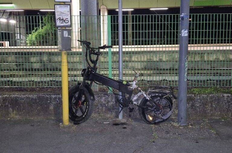 Bollate bici elettrica fuoco
