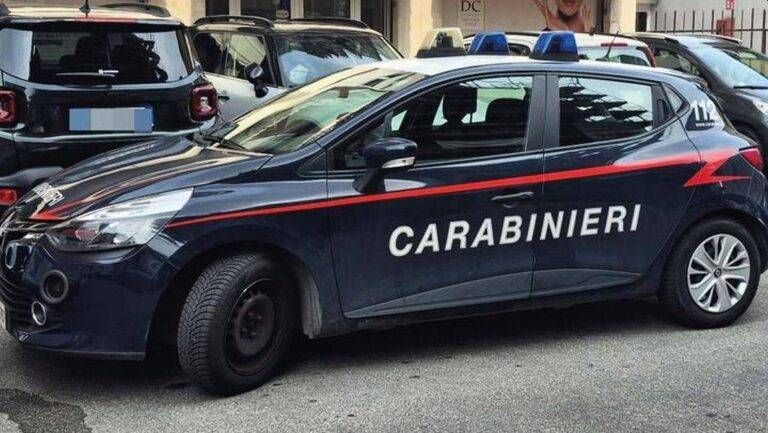 Cesate picchia padre anziano