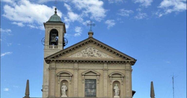 Saronno calcinacci campanile area transennata
