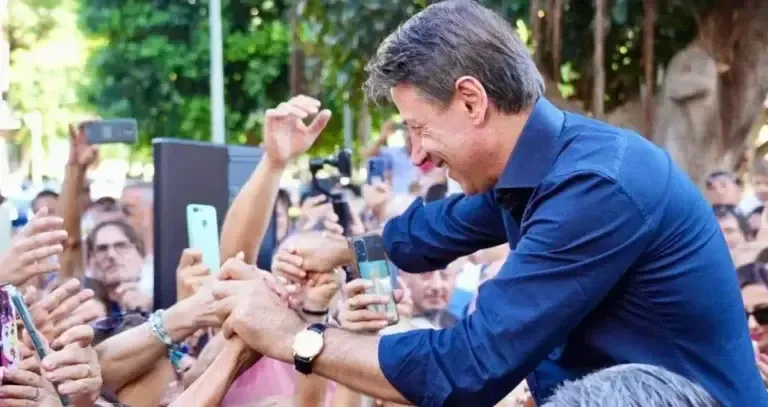 Giuseppe Conte ferma il tour: intervento chirurgico, salta l’appuntamento a Bollate Giuseppe Conte Bollate
