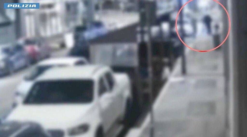 Aggressione e rapina da 40mila euro vicino alla Stazione Centrale di Milano: presa la banda dell’orologio – VIDEO Milano Rapina Orologio