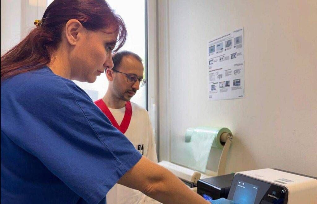 Febbre nei bambini: al Policlinico di Milano il test rapido che “legge” l’infezione in pochi minuti Milano febbre test