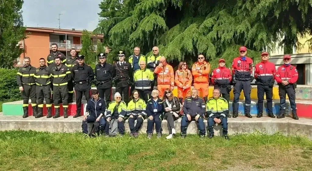 Novate Milanese, studenti a scuola di sicurezza con Cc, Pl, pompieri, Sos e Prociv – VIDEO Novate Milanese esercitazione