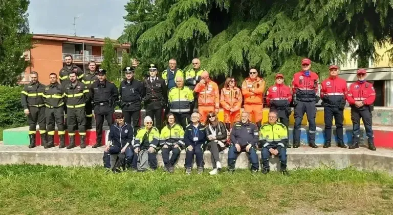 Novate Milanese, studenti a scuola di sicurezza con Cc, Pl, pompieri, Sos e Prociv – VIDEO Novate Milanese esercitazione