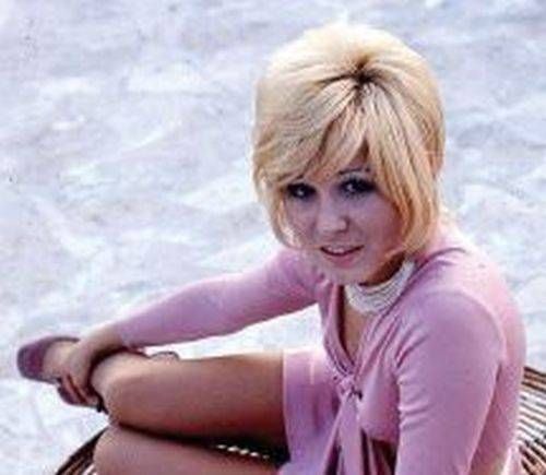 Giallo di Lolita: la morte della cantante bollatese nel podcast “Dentro al mistero” giallo Lolita cantante bollatese podcast