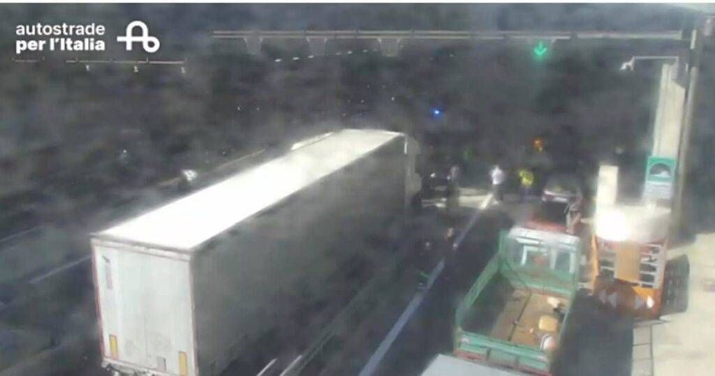 Incidente mortale, autostrada bloccata, coda infinita tra Cormano e Sesto sulla Milano-Venezia incidente cormano