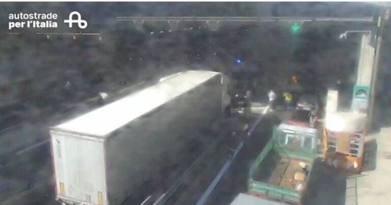 Incidente mortale, autostrada bloccata, coda infinita tra Cormano e Sesto sulla Milano-Venezia incidente cormano