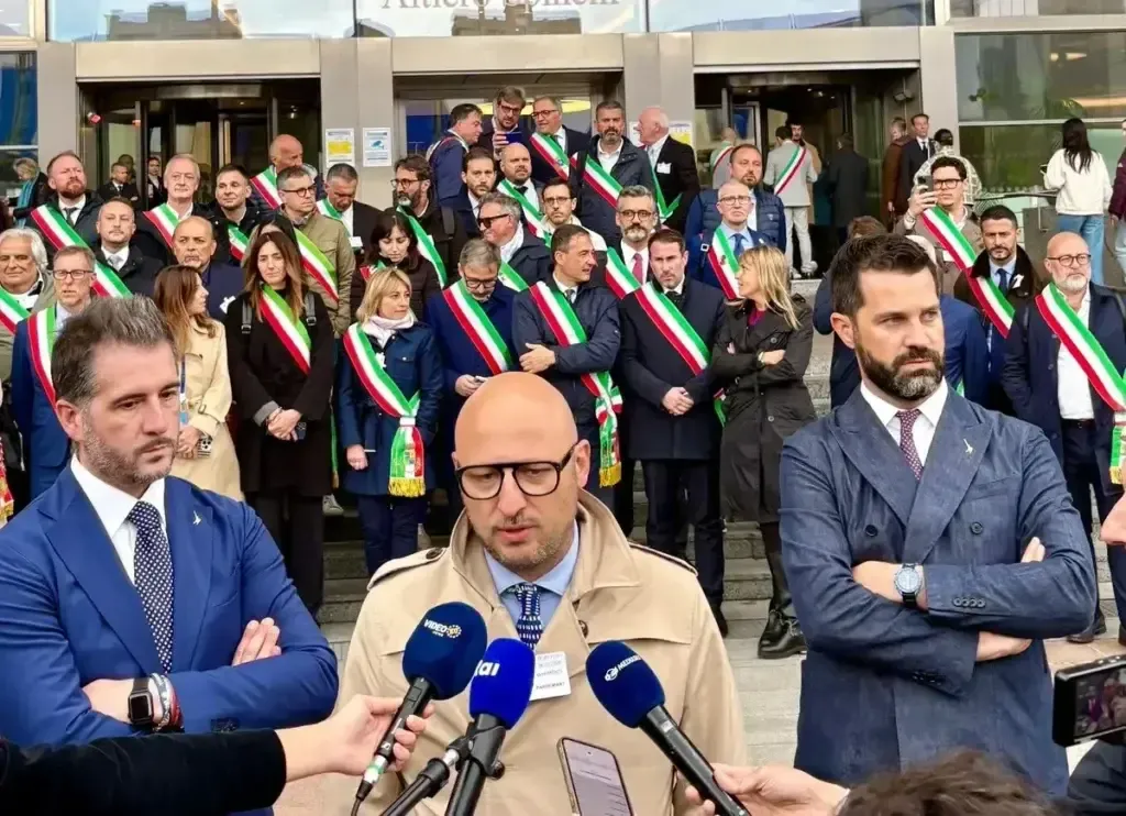 Fondi di coesione europei, Monti guida sindaci della Lega a Bruxelles: no a gestione centralizzata Monti sindaci Lega a Bruxelles