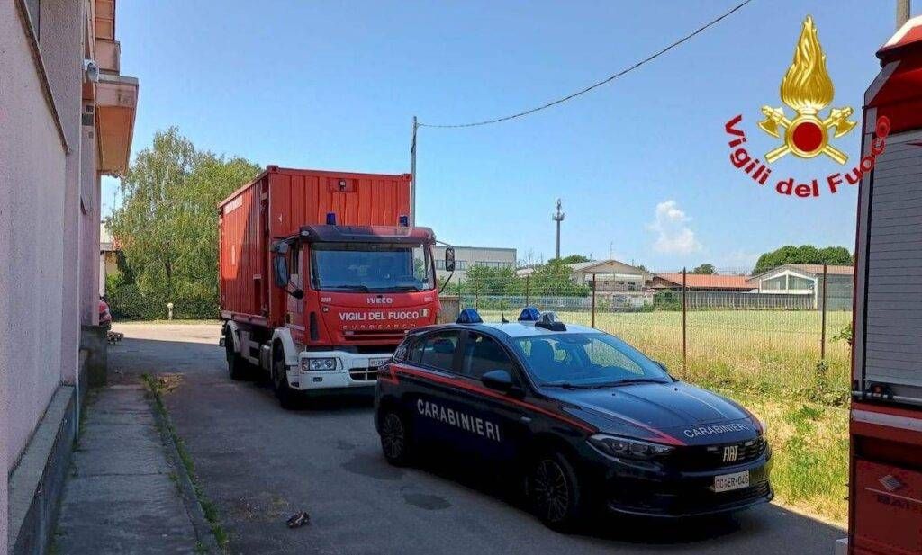 Bareggio, tre uomini investiti da soda caustica e ricoverati in ospedale Bareggio soda caustica