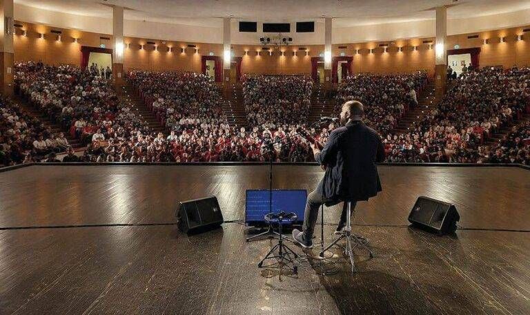Garbagnate, mille studenti a teatro in Sicilia per il Formoso Therapy Show Garbagnate studenti teatro Sicilia