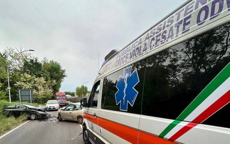 Incidente a Garbagnate, scontro tra due auto, due persone in ospedale incidente garbagnate
