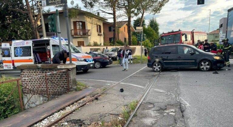 Incidente a Limbiate, 4 feriti sulla Comasina, traffico rallentato incidente limbiate comasina