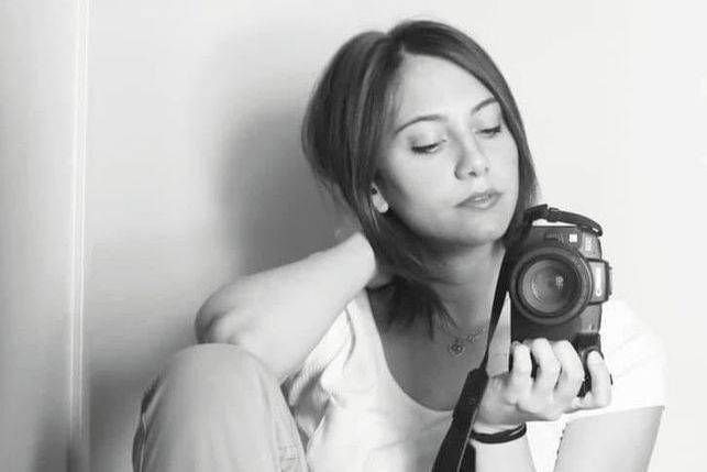 Novate si mette in posa per salvare i cani con la fotografa Veronica Sala Novate cani fotografa Veronica Sala