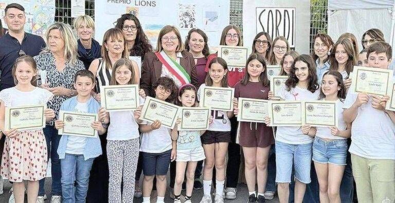 Paderno, il premio dei Lions ad Alessia Saia per “Un giorno senza smartphone” Paderno premio Lions Alessia Saia