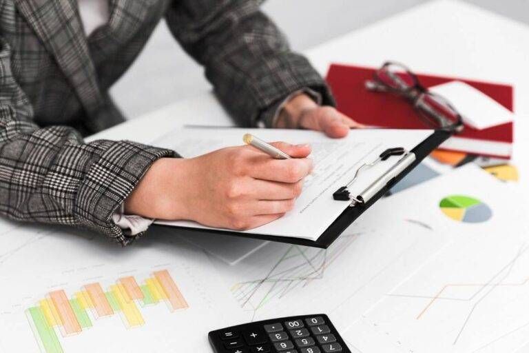 Gestione delle pratiche annuali: come semplificare gli adempimenti con l’aiuto degli esperti pratiche annuali 730 768x512