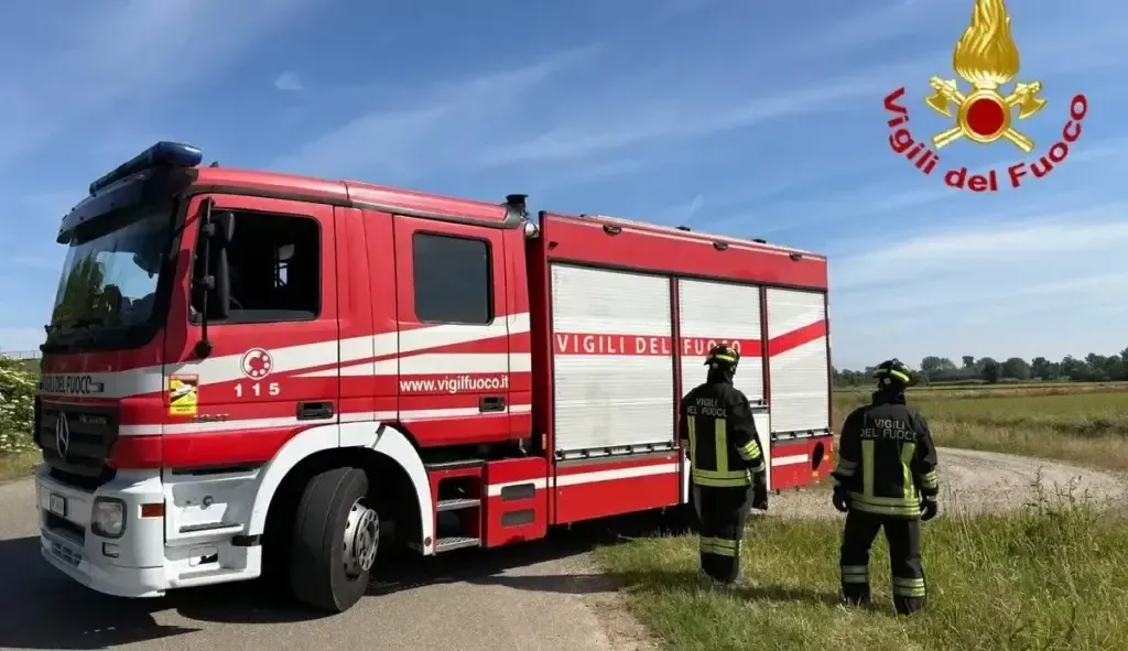 Con la moto nel fosso e contro un palo, due giovani morti nella notte e scoperti solo stamattina moto fosso giovani morti