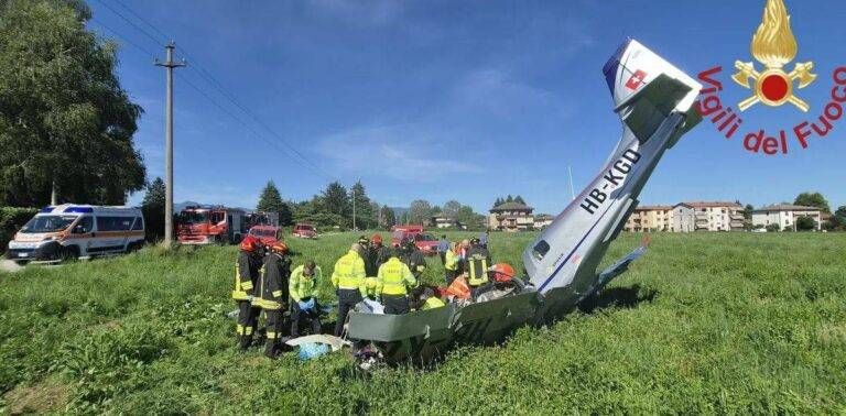 Aereo caduto a Lurate Caccivio, due persone in gravi condizioni aereo caduto lurate caccivio