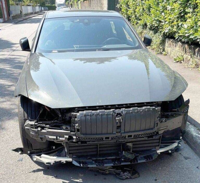 Arese altra auto cannibalizzata