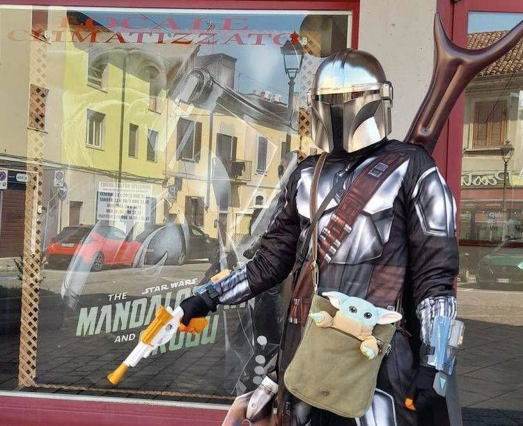 Bollate, allo Splendor compare… un Mandaloriano per Star Wars Bollate Mandaloriano Star Wars