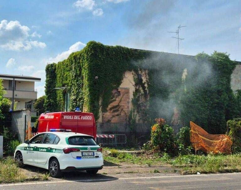 Incendio in una struttura dismessa tra Paderno, Senago e Limbiate Incendio Paderno Senago Limbiate