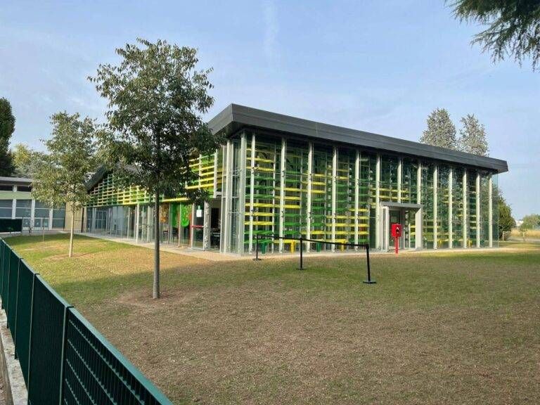 Incendiato pozzetto elettrico a Origgio, blackout a scuola e in oratorio elementare manzoni 768x576