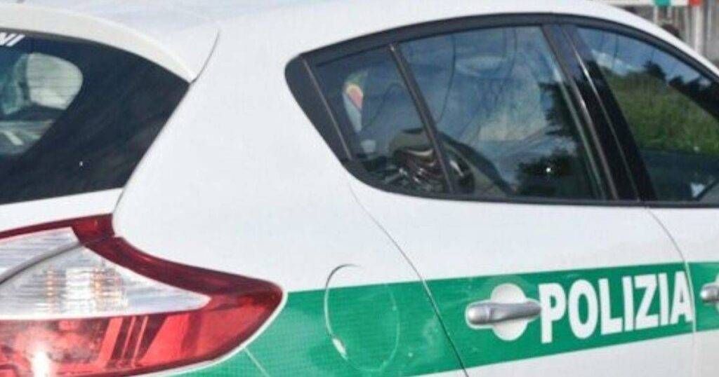 Cesano Maderno, minorenne sorpreso a imbrattare i muri: sequestrate 13 bombolette spray Cesano Maderno Muri