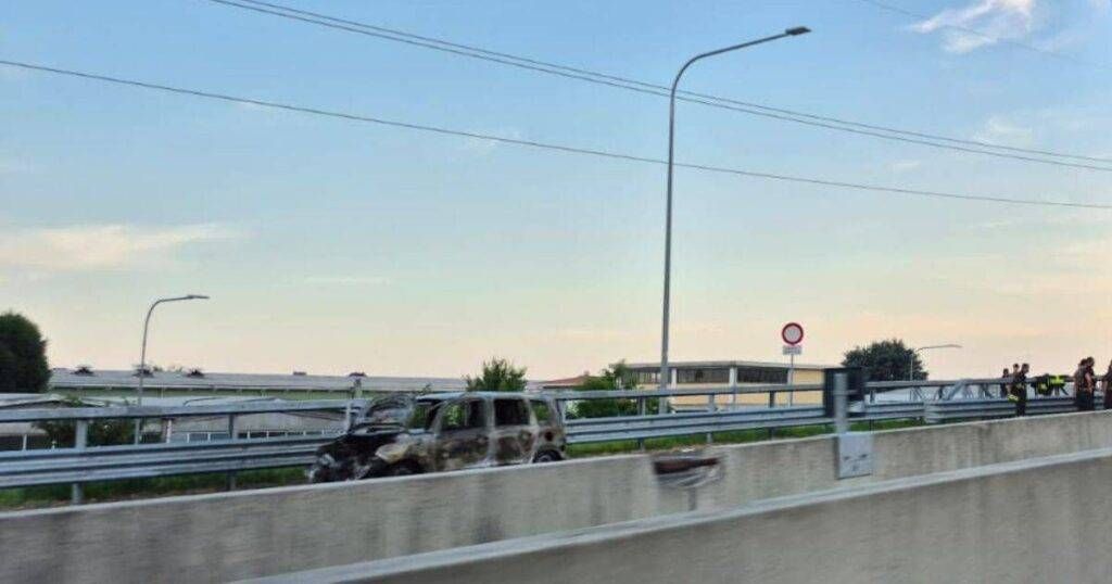 Paderno Dugnano, incendio in Tangenziale Nord: tratto chiuso e traffico in tilt |VIDEO Paderno Dugnano incendio