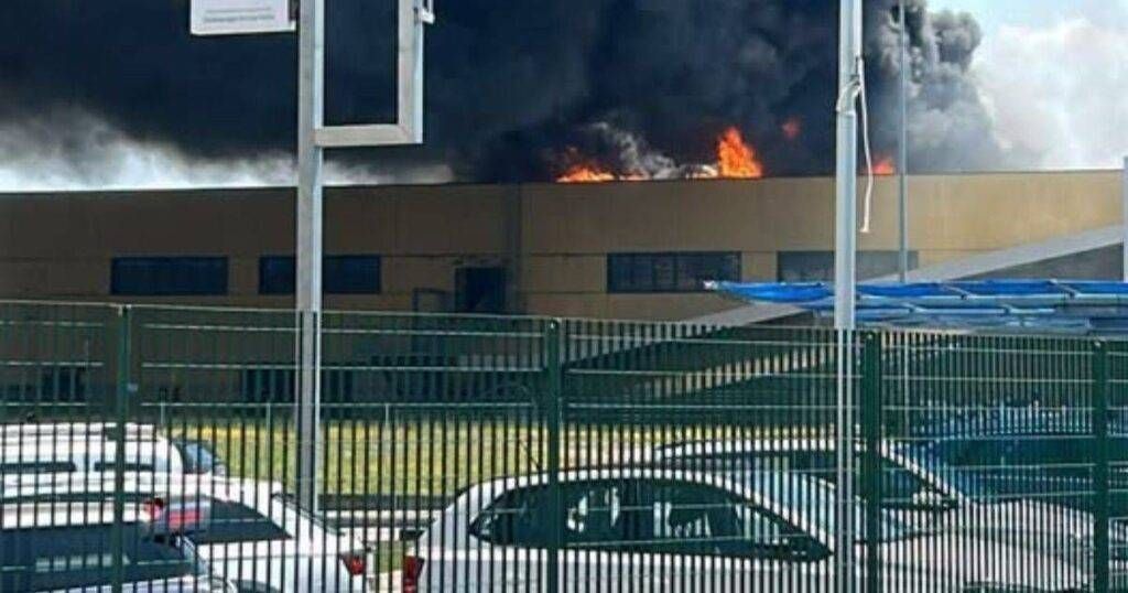 Montano Lucino, massiccio incendio nella giornata di venerdì: fumo visibile anche dal Saronnese Montano Lucino incendio