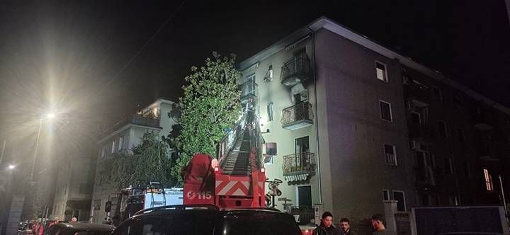 Incendio a Cusano Milanino: fiamme in una palazzina | VIDEO photo 2026 06 26 23 57 15