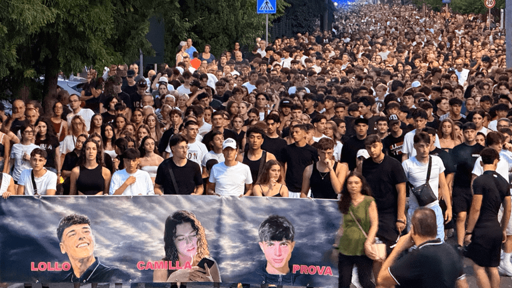 Paderno, verso i funerali dei tre ragazzi morti a Senago: l’ipotesi di una funzione all’aperto celebrata da Delpini ragazzi morti senago fiaccolata 1024x576