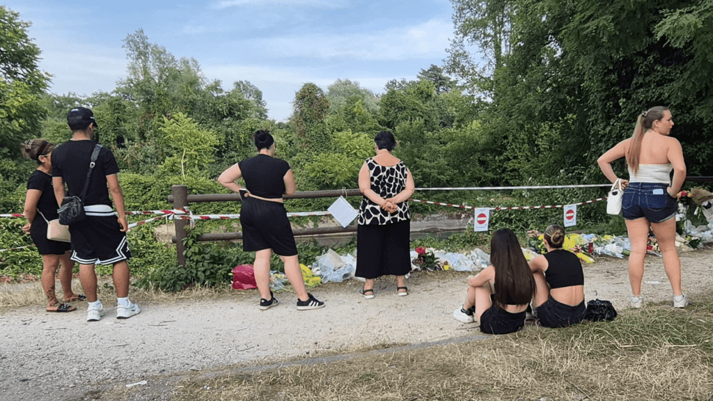 Fiori, poesie e preghiere sul Villoresi: l’omaggio ai ragazzi dell’incidente di Senago villoresi morti incidente 1024x576