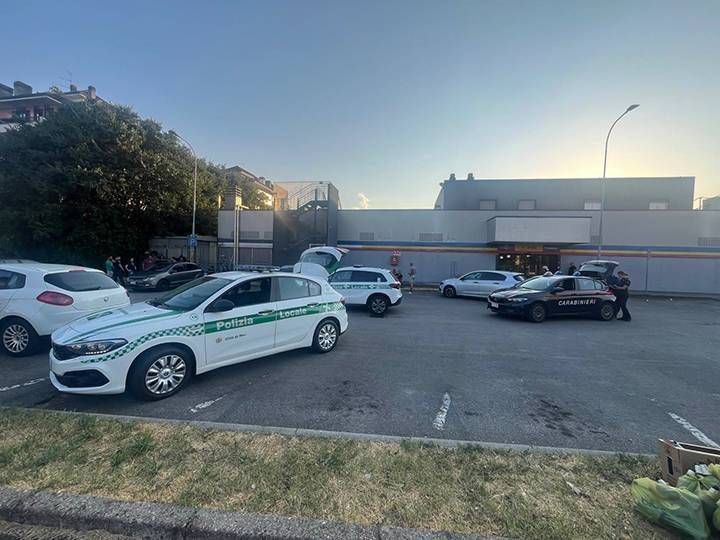 Rho, controlli straordinari di Polizia Locale e Carabinieri: droga e 30 persone identificate 752489141 1546982059835800 8244032975640620705 n