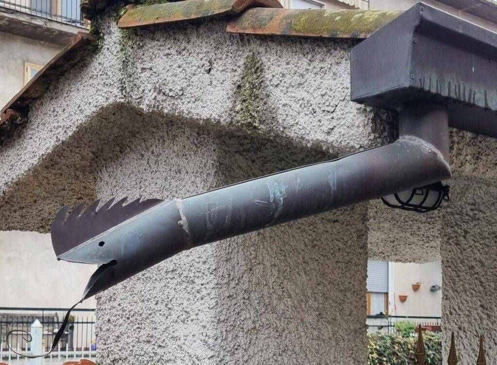 Cesate, rubano la grondaia in rame appena messa Cesate rubano grondaia rame