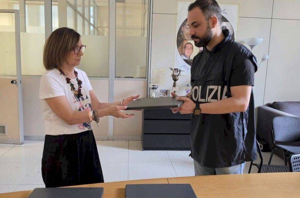 Arrestato dalla Polizia: è il ladro che ha rubato nella scuola di Paderno Dugnano? ladro computer paderno dugnano