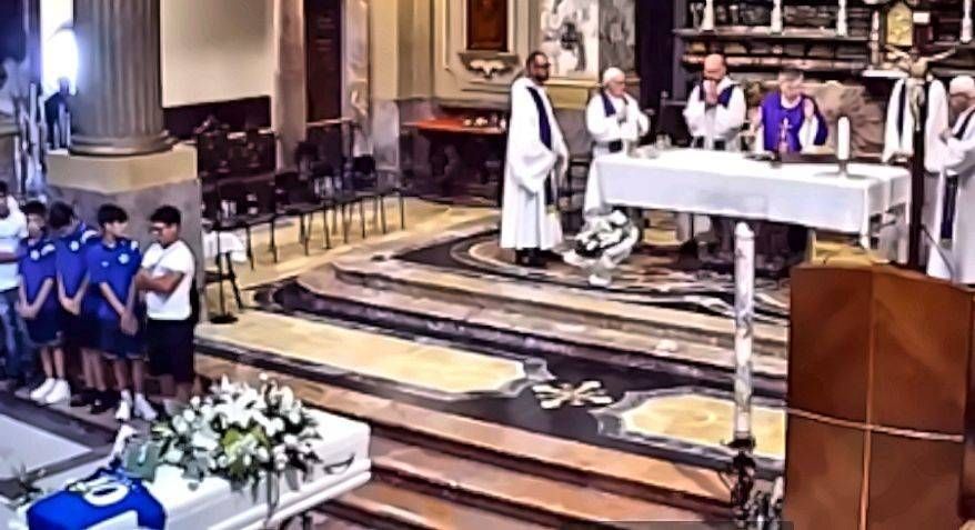 Saronno, il dolore della città al funerale di Alessio, morto a 15 anni, folgorato al Luna Park Saronno Alessio Funerale