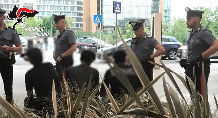 Maxi controlli dei Carabinieri nel Milanese: 500 identificati, 1 arresto e 13 denunce | VIDEO Screenshot 2026 07 19 162029