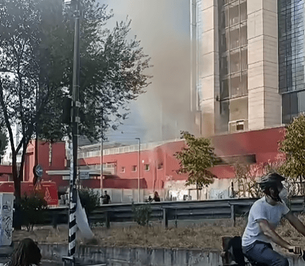 Milano, incendio nei pressi del binario 20 della stazione Garibaldi Screenshot 2026 07 30 093049