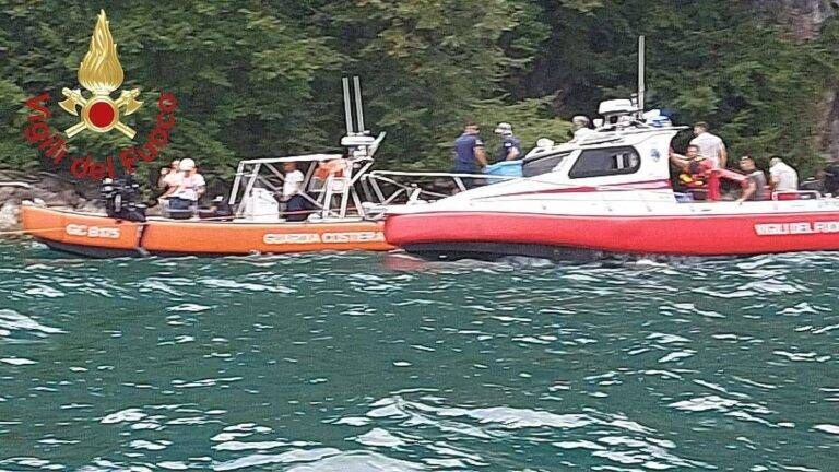 Dramma nel Lago di Como, individuato il corpo del turista olandese che si era tuffato per salvare il figlio Morto lago como menaggio