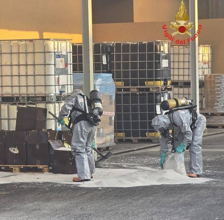 Arcore, sversamento di perossido in un’azienda: scatta l’emergenza VVF ARCORE e1785266189106