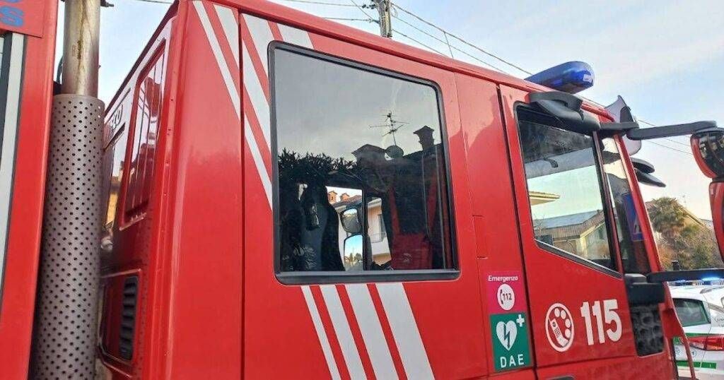 Cislago, incendio in un giardino: intervento dei Vigili del Fuoco Cislago incendio