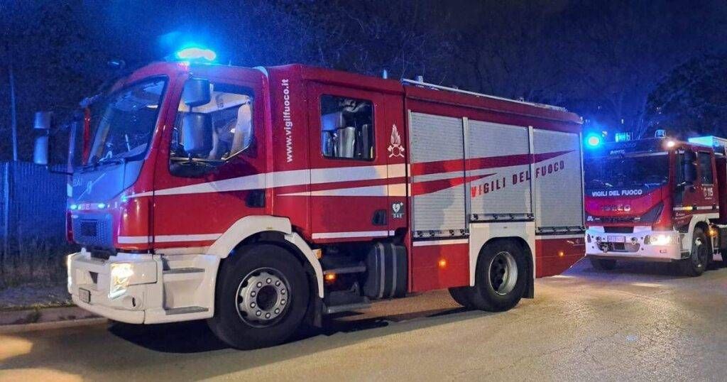 Monza, incendio vicino alla stazione: ritardi e disagi anche sulla linea S9 Saronno-Albairate Monza incendio